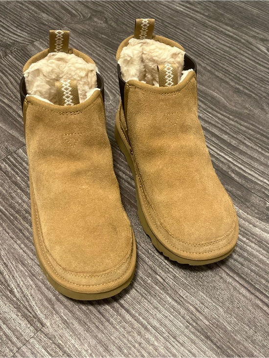UGG Other - UGG Kids Neumel Chelsea Boots Chestnut Size 4 Excellent Condition